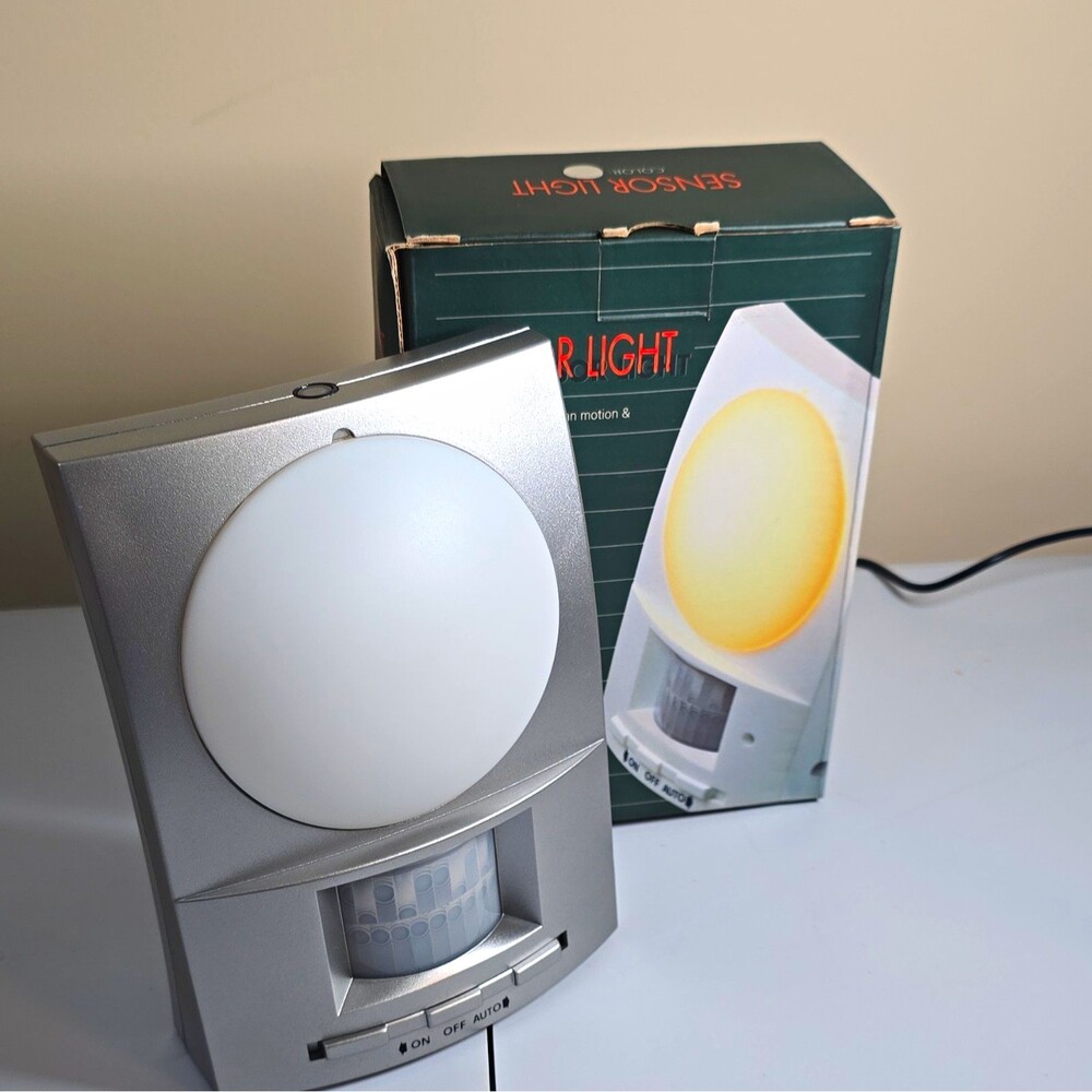 PIR Motion Sensor LED Night Light Warm White Wall Mount Battery Indoor Gray